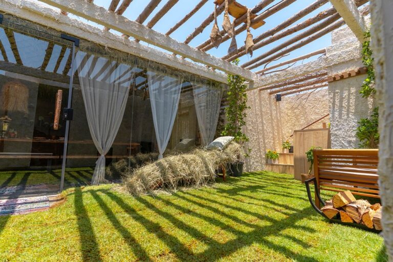 retreat-area-summer-bathhouse